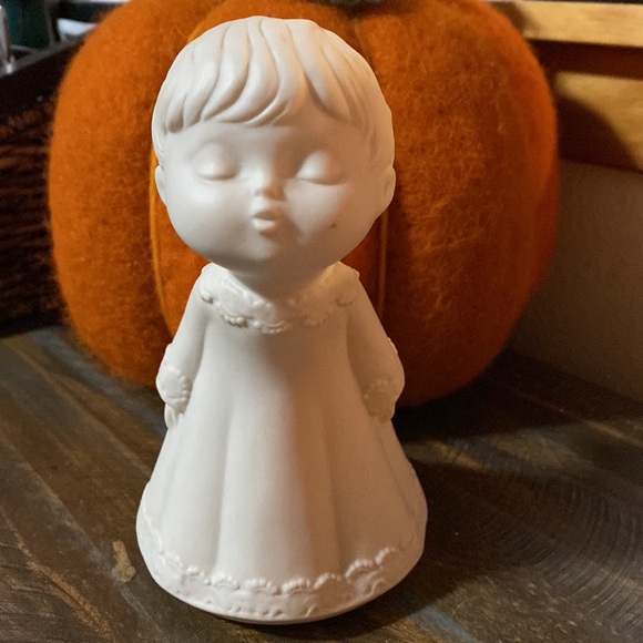 Adorable Ceramic Boy and Girl Kissing Angel Set - Picture 2 of 9